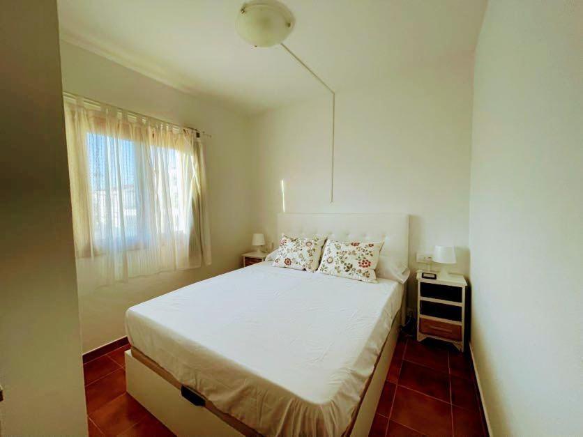 Precioso Apartamento Residencial Con Piscina Cala En Porter  Exterior photo